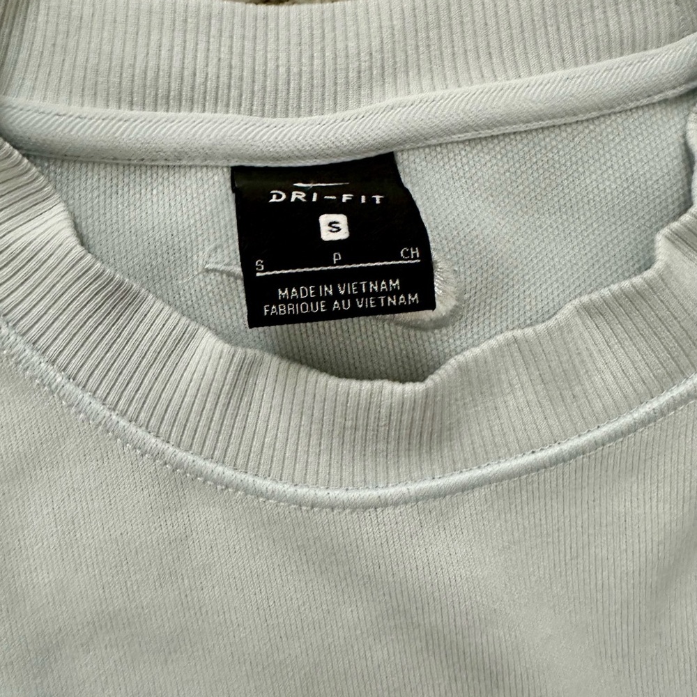 Nike Women’s Light Blue Crewneck Sweater, small - Picture 4 of 6